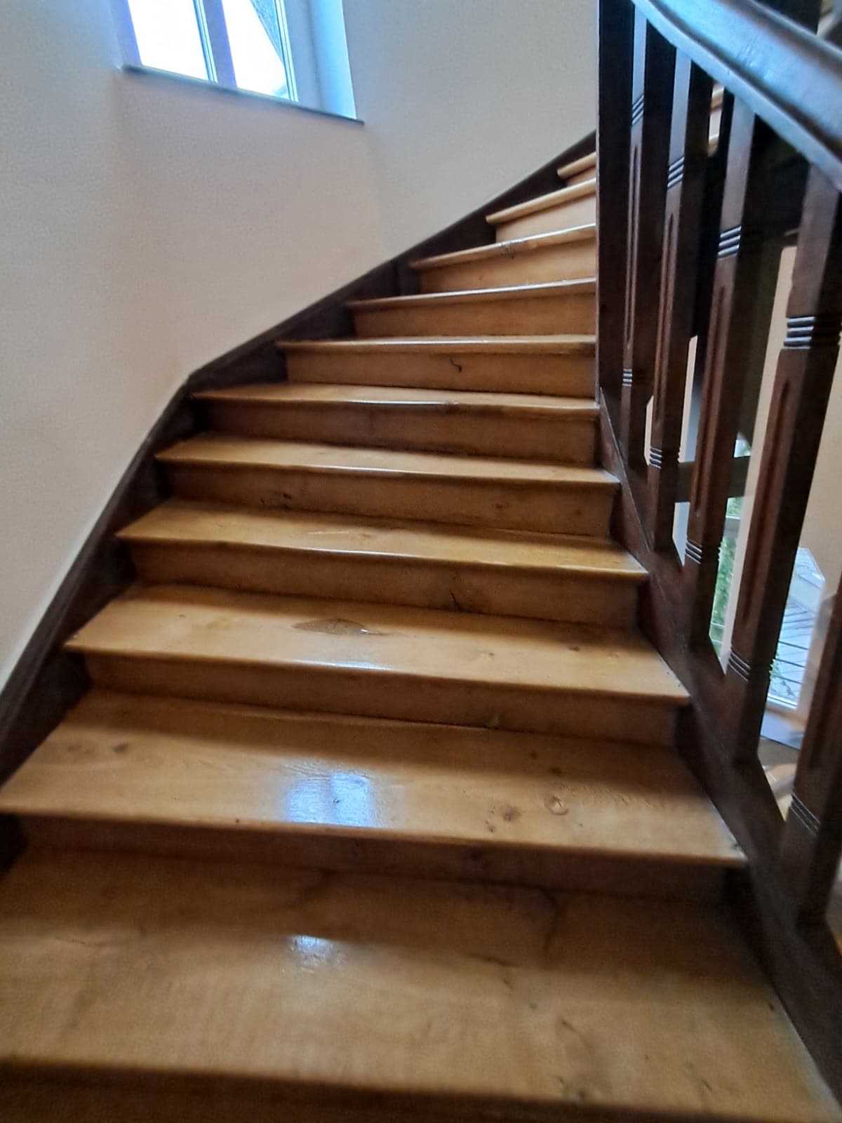 Holztreppe gereinigt