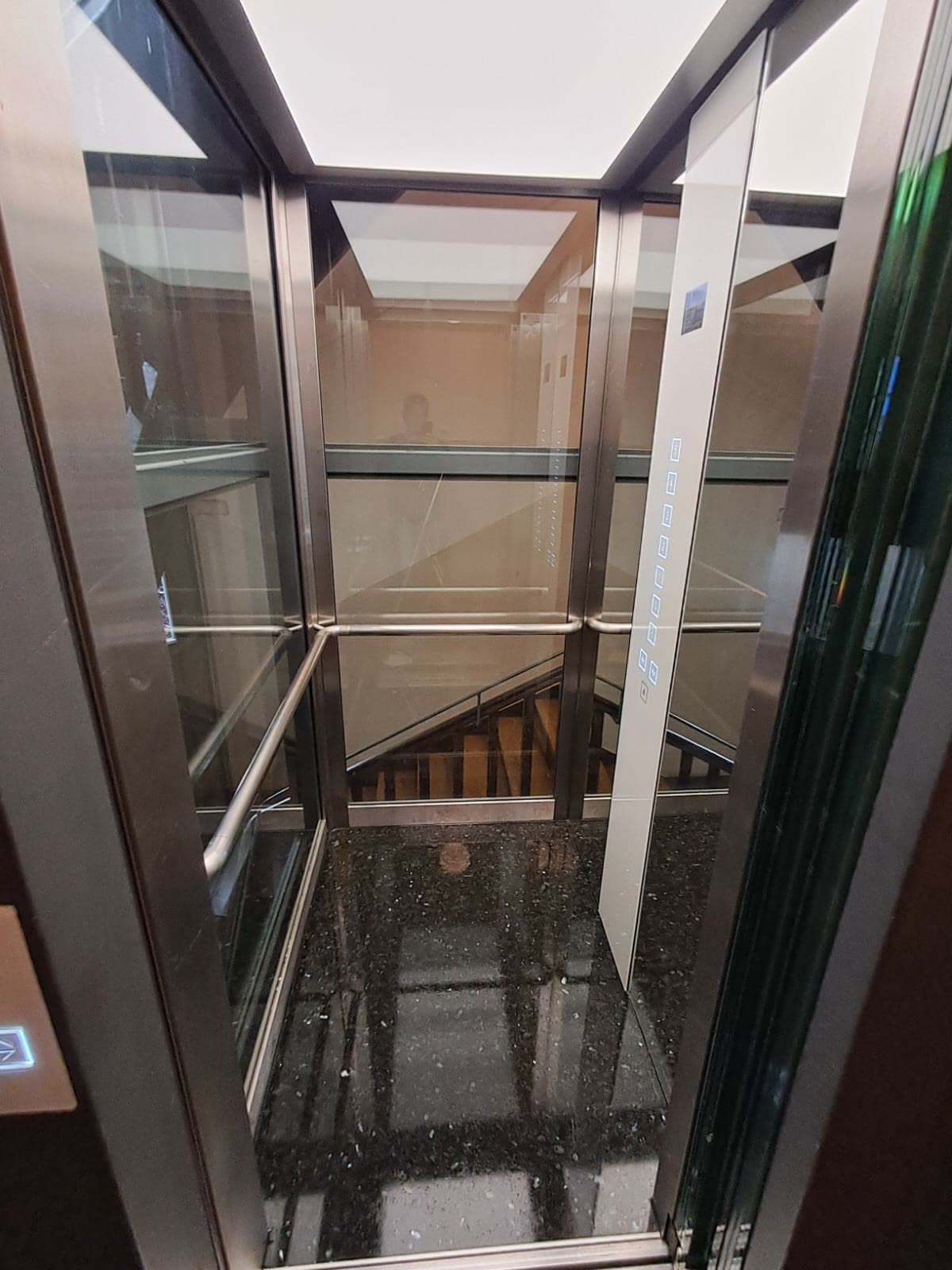 Aufzug gereinigt
